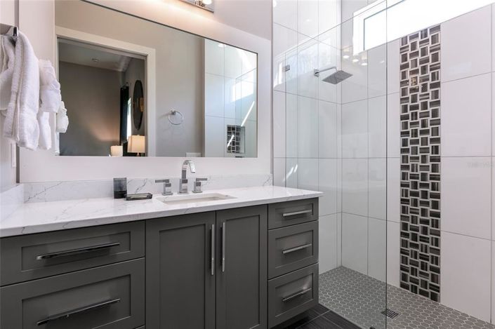 Image No.19-10 Bed Property for sale