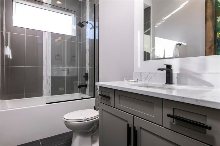 Image No.38-10 Bed Property for sale