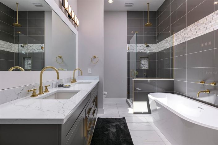 Image No.42-10 Bed Property for sale