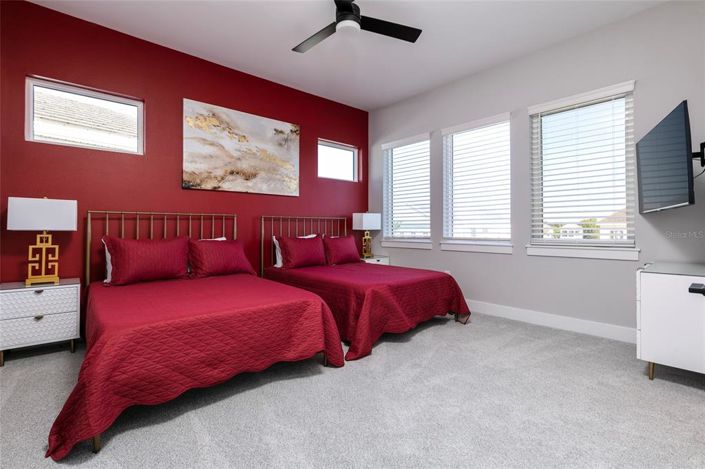 Image No.43-10 Bed Property for sale