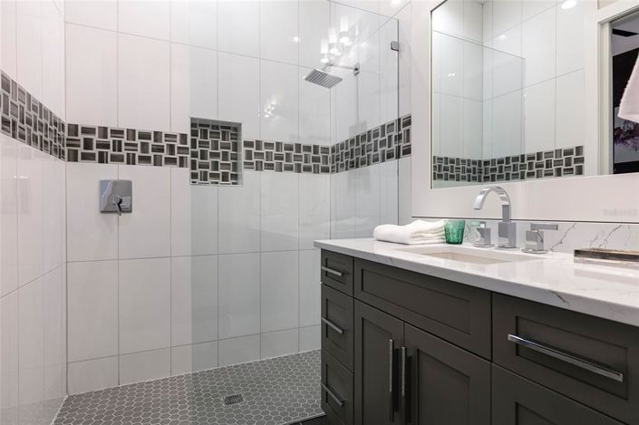 Image No.46-10 Bed Property for sale