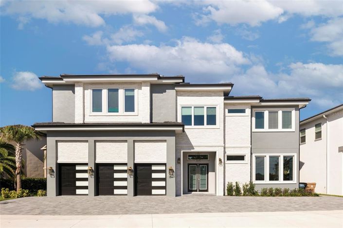 Image No.50-10 Bed Property for sale