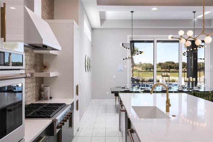 Image No.8-10 Bed Property for sale