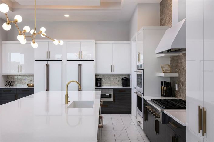 Image No.9-10 Bed Property for sale