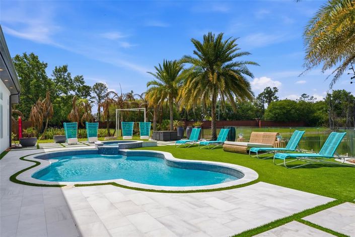 Image No.26-4 Bed Property for sale