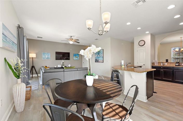 Image No.11-6 Bed Property for sale