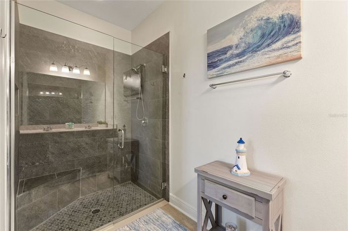 Image No.25-6 Bed Property for sale