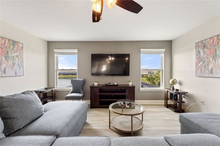 Image No.26-6 Bed Property for sale