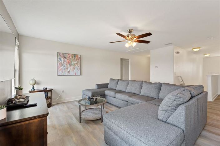 Image No.27-6 Bed Property for sale