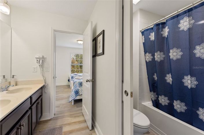 Image No.31-6 Bed Property for sale