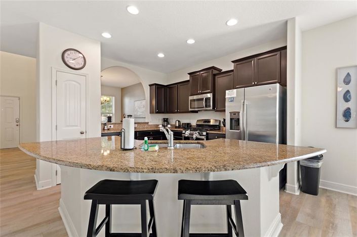 Image No.8-6 Bed Property for sale