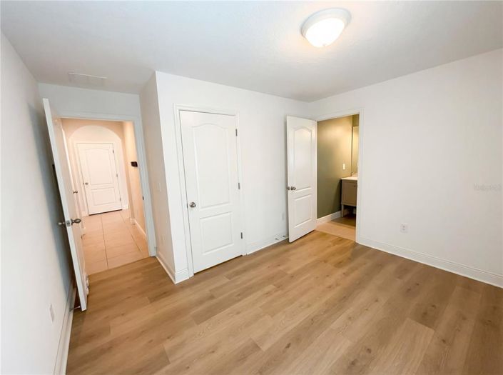 Image No.16-5 Bed Property for sale