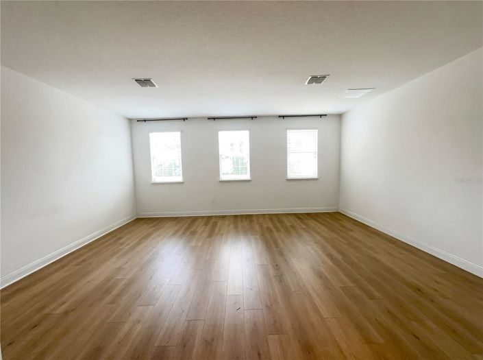 Image No.28-5 Bed Property for sale