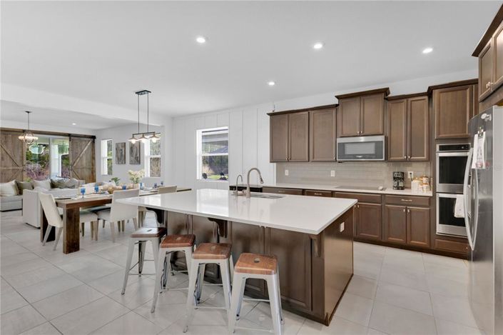 Image No.10-4 Bed Property for sale