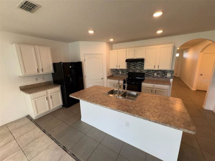 Image No.4-4 Bed Property for sale