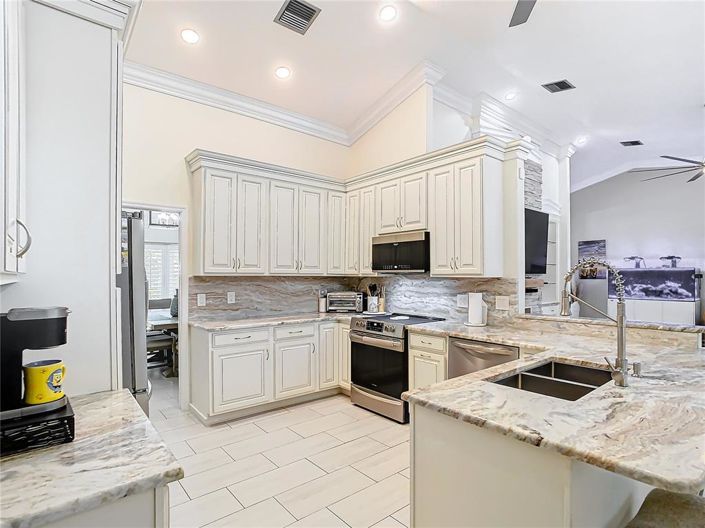 Image No.19-4 Bed Property for sale