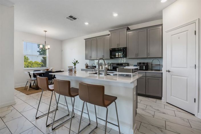 Image No.28-6 Bed Property for sale