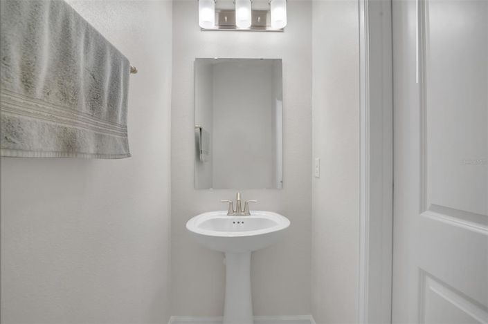 Image No.29-6 Bed Property for sale