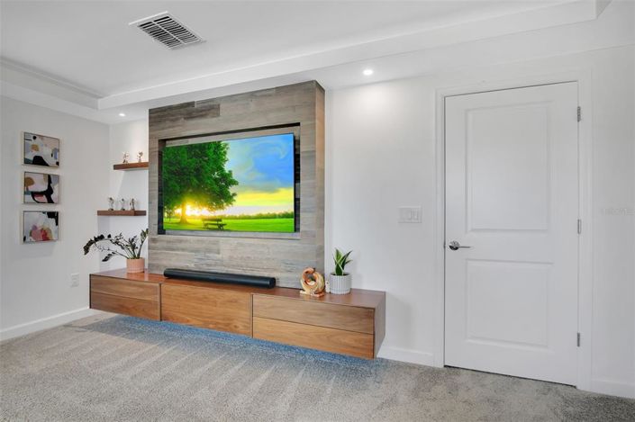 Image No.9-6 Bed Property for sale