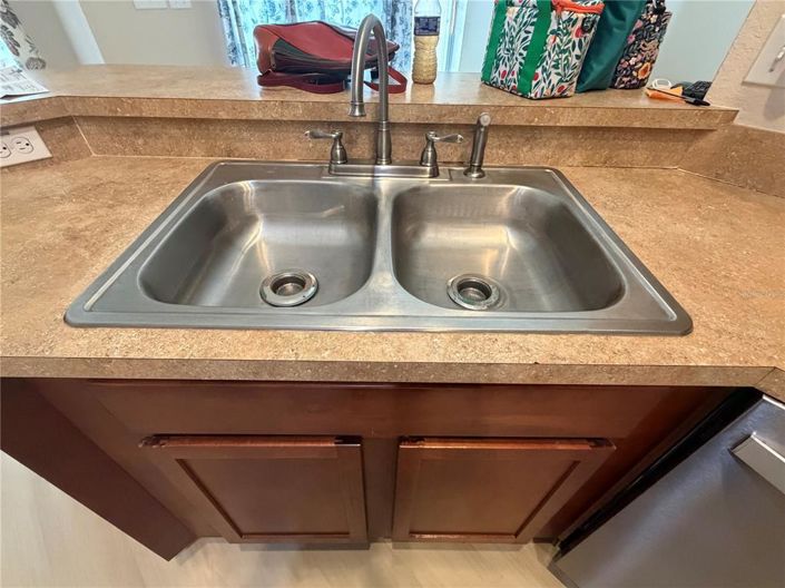 Image No.10-3 Bed Property for sale