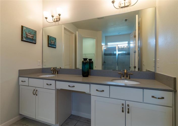 Image No.27-14 Bed Property for sale