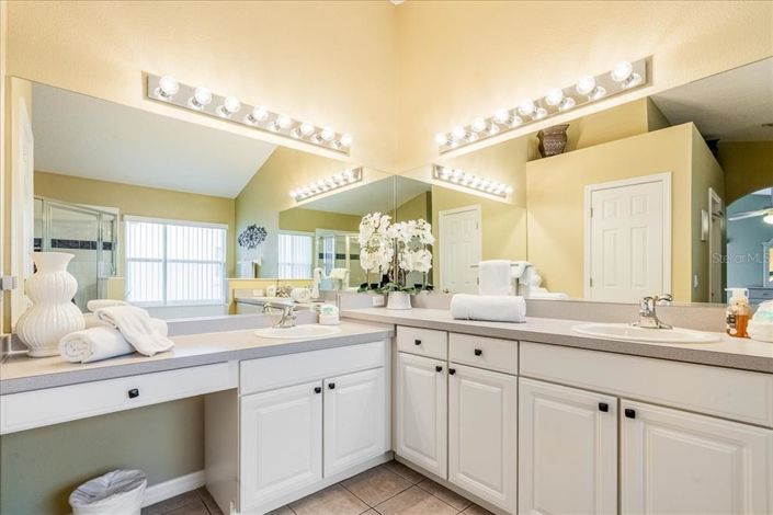 Image No.25-4 Bed Property for sale