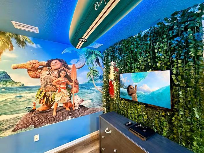 Image No.12-6 Bed Property for sale