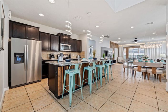 Image No.20-6 Bed Property for sale