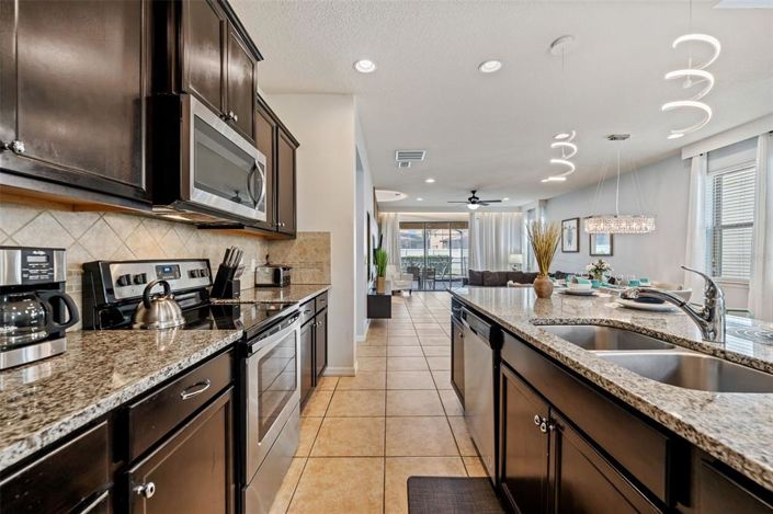 Image No.22-6 Bed Property for sale