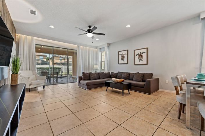 Image No.25-6 Bed Property for sale