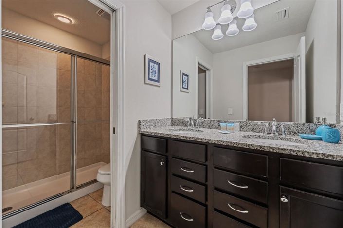 Image No.40-6 Bed Property for sale