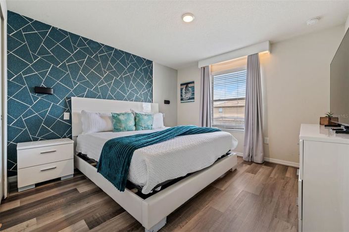 Image No.42-6 Bed Property for sale