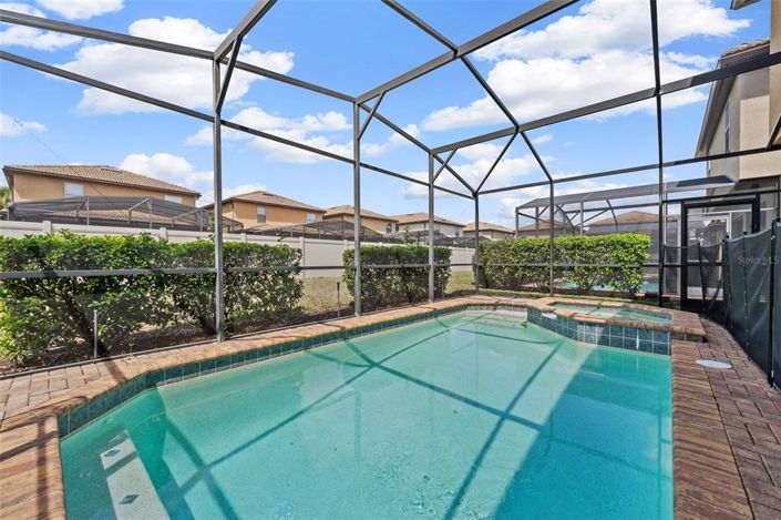 Image No.44-6 Bed Property for sale