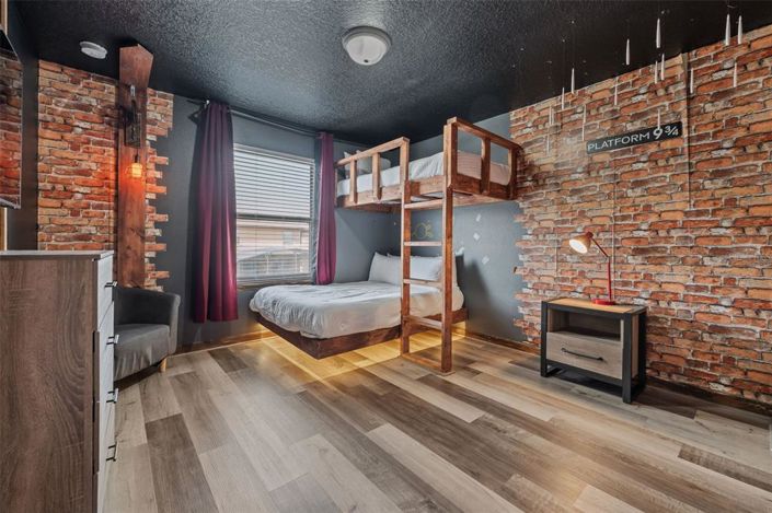 Image No.8-6 Bed Property for sale