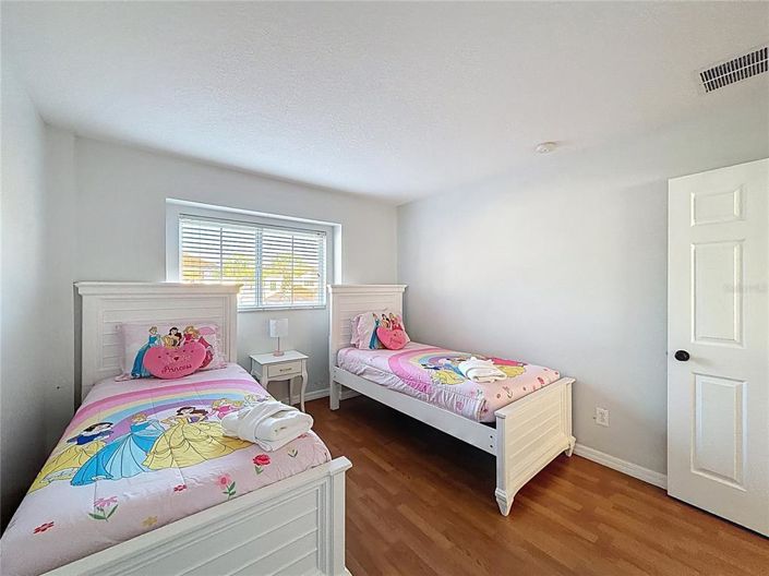 Image No.27-5 Bed Property for sale