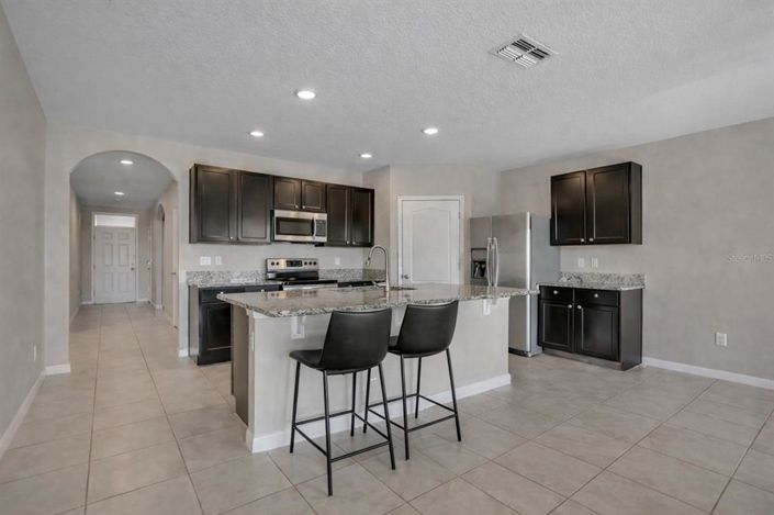 Image No.4-4 Bed Property for sale