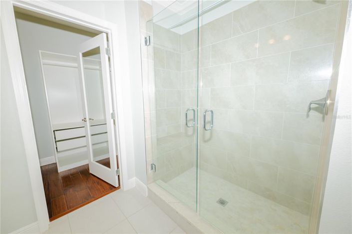 Image No.10-2 Bed Property for sale