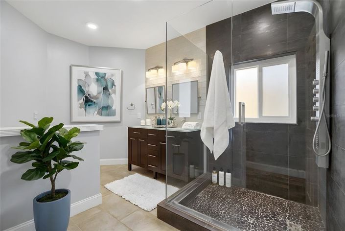 Image No.13-4 Bed Townhouse for sale