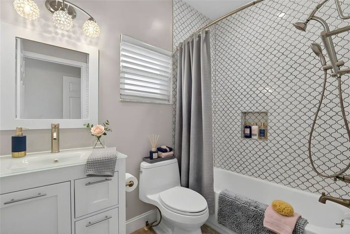 Image No.17-4 Bed Townhouse for sale