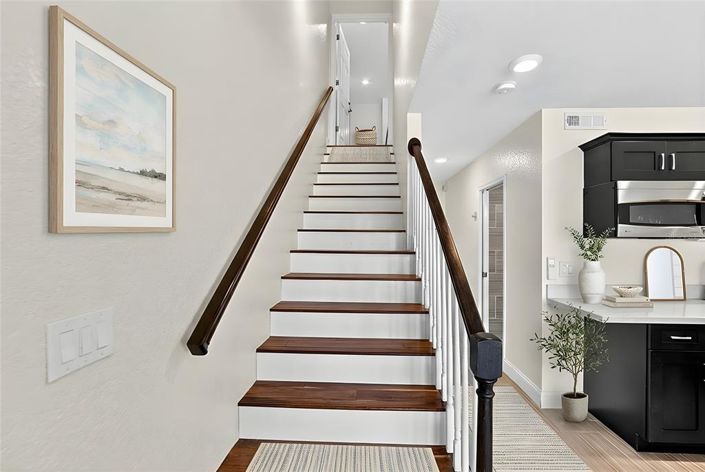 Image No.19-4 Bed Townhouse for sale