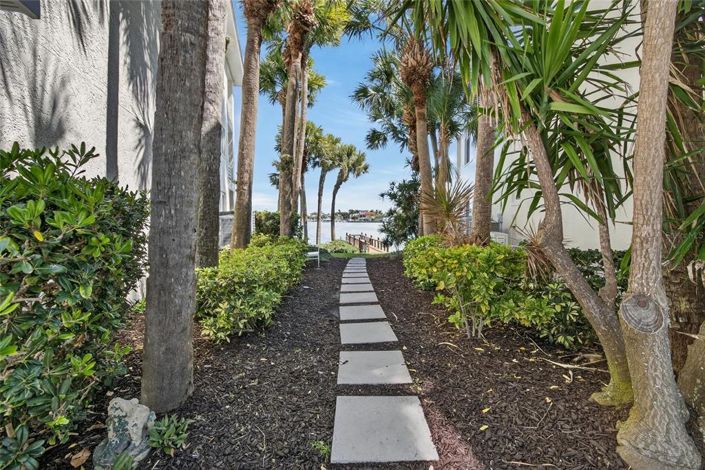 Image No.30-4 Bed Townhouse for sale