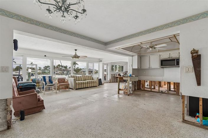 Image No.10-3 Bed Property for sale