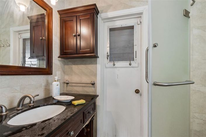 Image No.26-3 Bed Property for sale