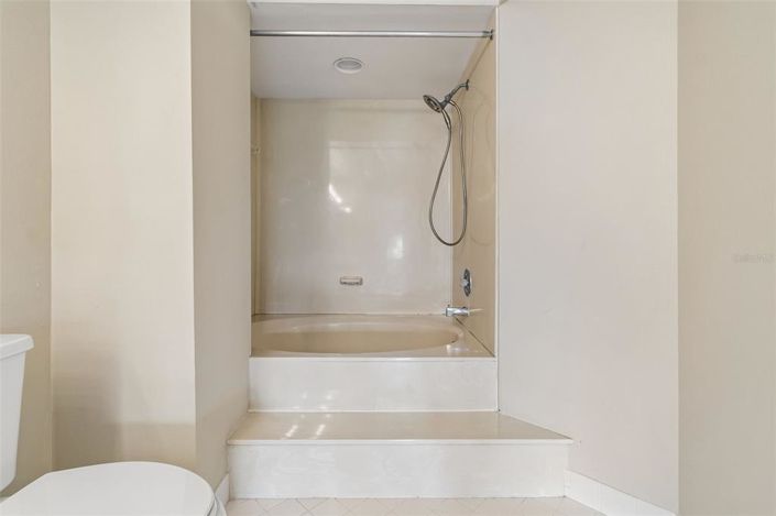 Image No.14-2 Bed Property for sale