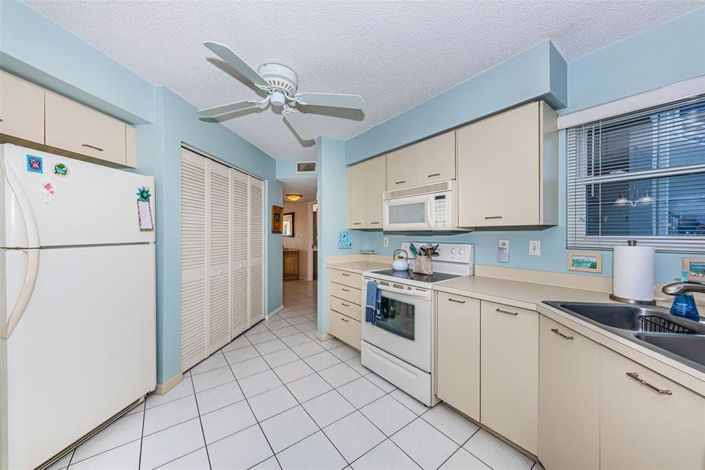 Image No.20-2 Bed Property for sale