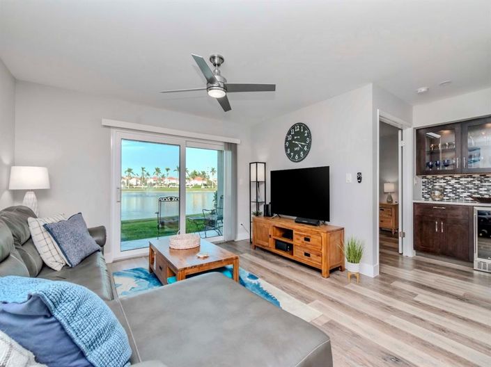 Image No.22-2 Bed Property for sale