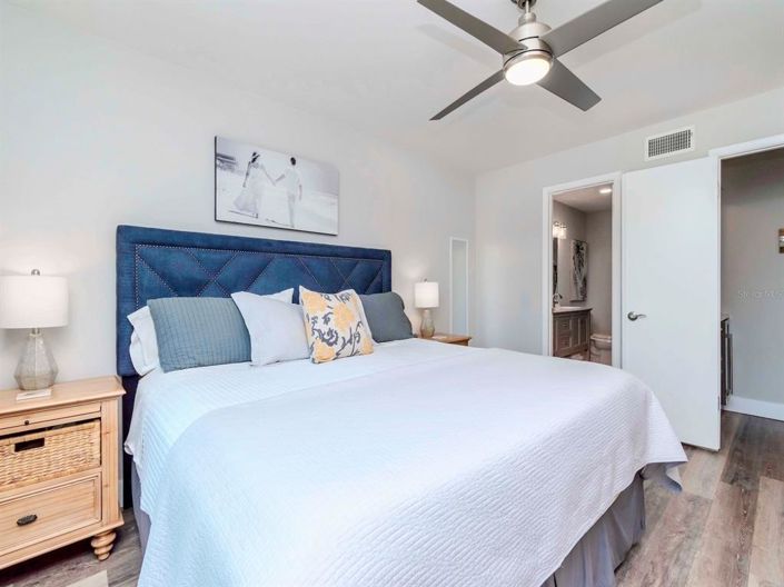 Image No.27-2 Bed Property for sale