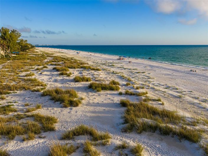 Image No.26-6 Bed Property for sale