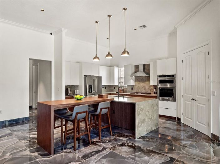 Image No.12-4 Bed Property for sale