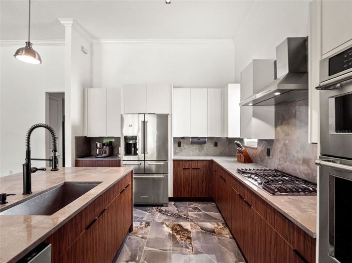 Image No.14-4 Bed Property for sale